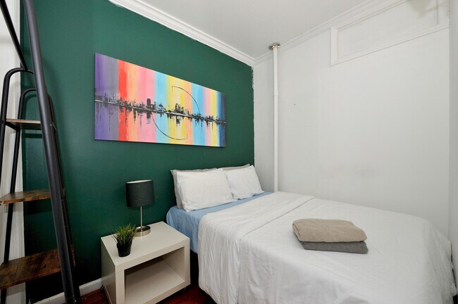 Building Photo - 520 8th Ave