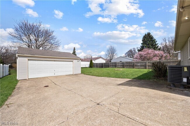 Building Photo - 17050 Sheldon Rd