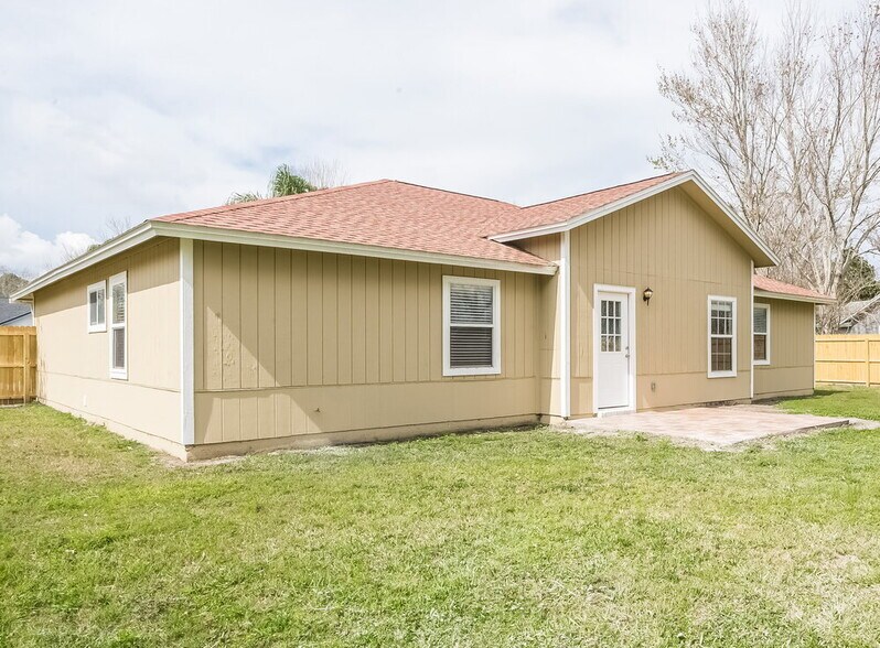 Building Photo - 1986 Apopka Dr