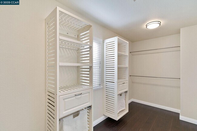 Building Photo - 732 Antiquity Dr