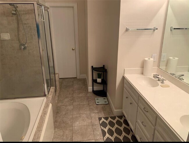 Building Photo - 3735 Main Plaza Dr