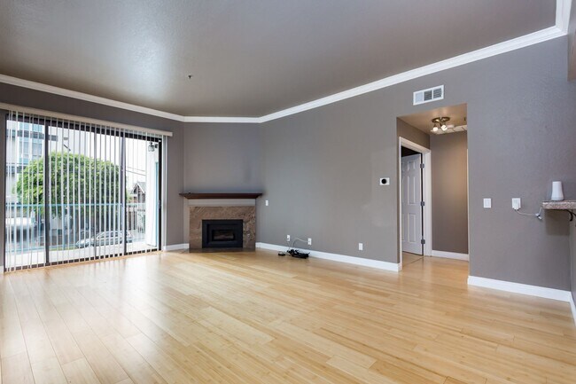 Building Photo - Heart of Bankers Hill at La Parc Chateau!