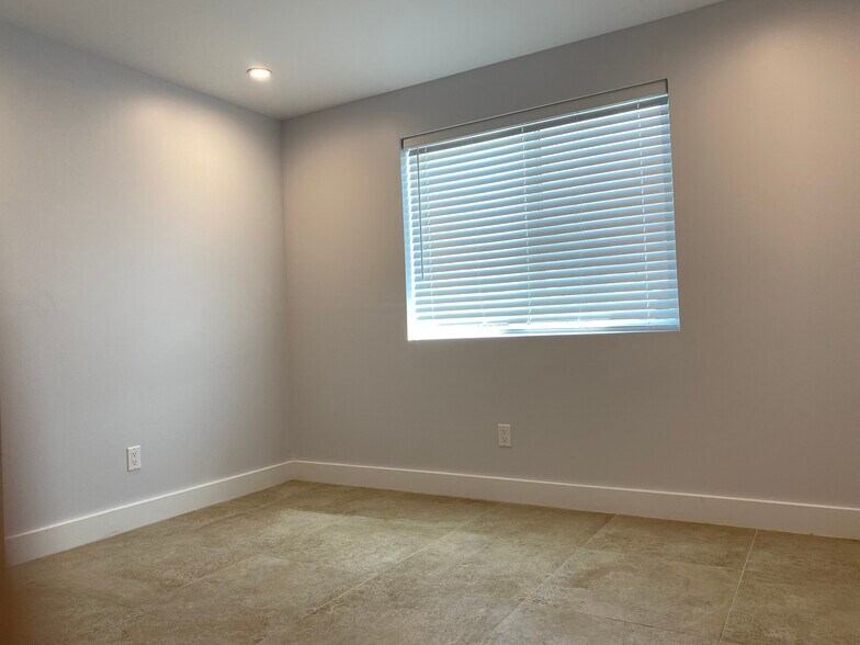 Building Photo - 52 Avalon Dr