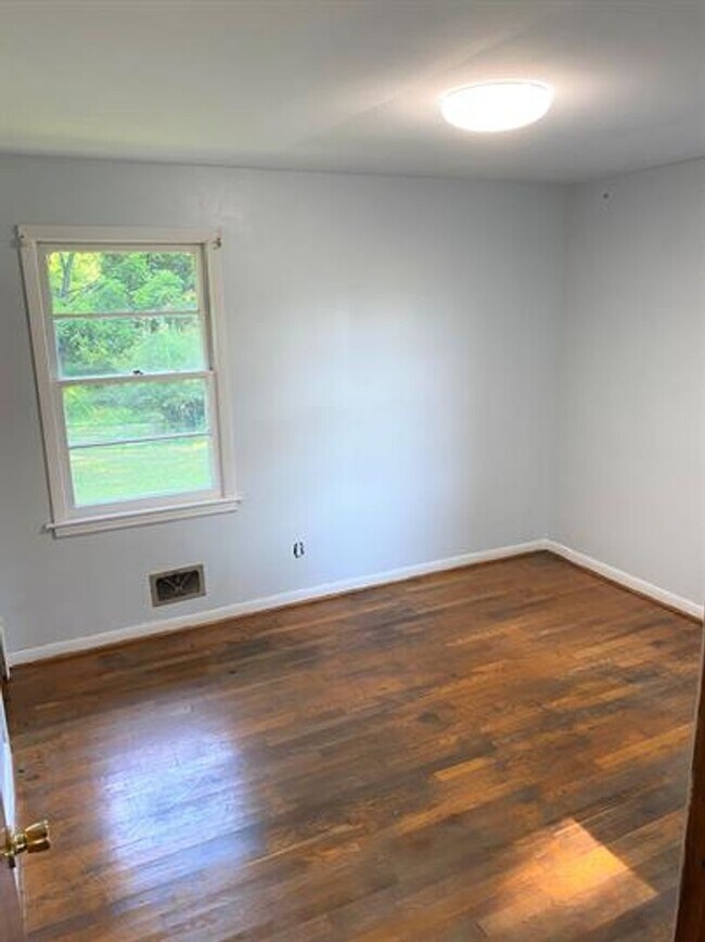 Building Photo - 3 Bedroom Home in Campbell County