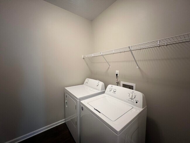 Building Photo - 4017 Pensacola Way