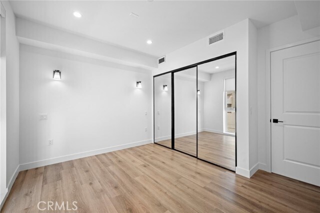 Building Photo - 10657 Moorpark St