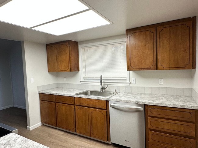 Building Photo - Your Newly Updated 3 Bed, 1 Bath Move-In Ready Home!