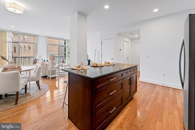 Building Photo - 2772 Lighthouse Point E