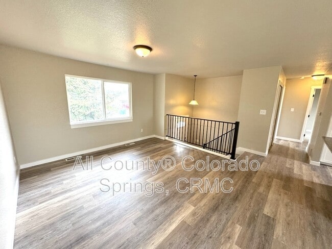 Building Photo - 1480 Hiawatha Dr