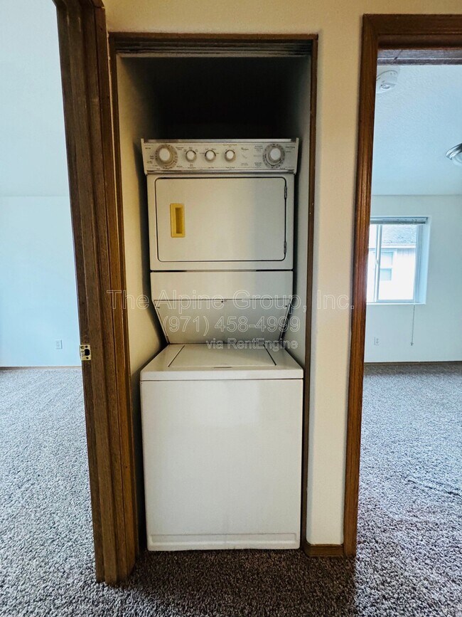 Building Photo - 8314 SE Yamhill St