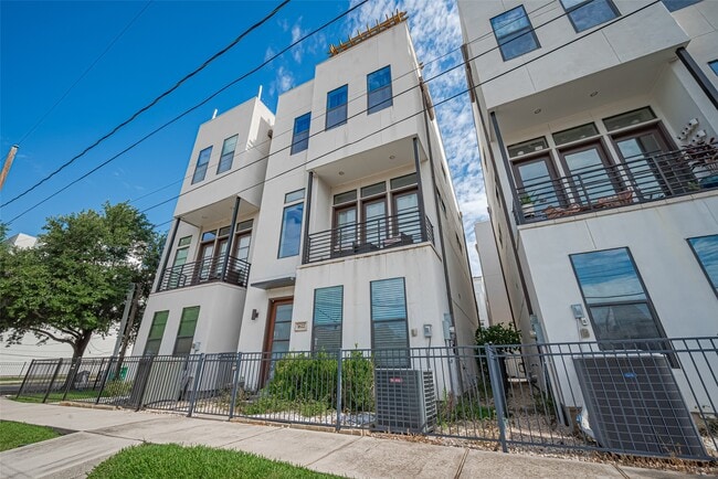 Building Photo - 1622 Ovid St