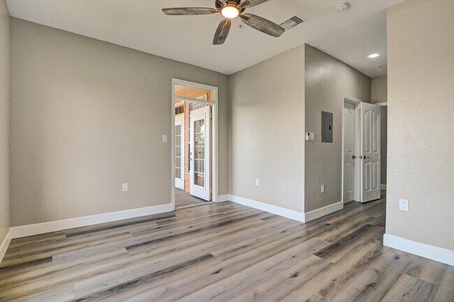 Building Photo - 5000 Culbreath Key Way