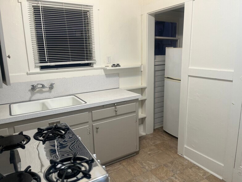 Kitchen - 182 1st St