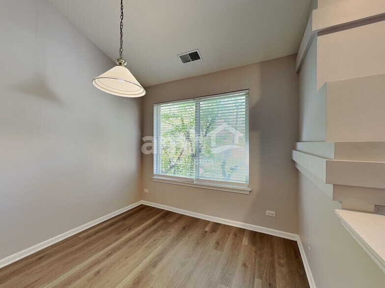 Building Photo - 2990 Waters Edge Cir