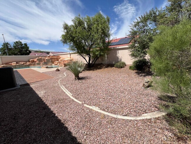 Building Photo - Pool and Spa Home - Beat the Heat