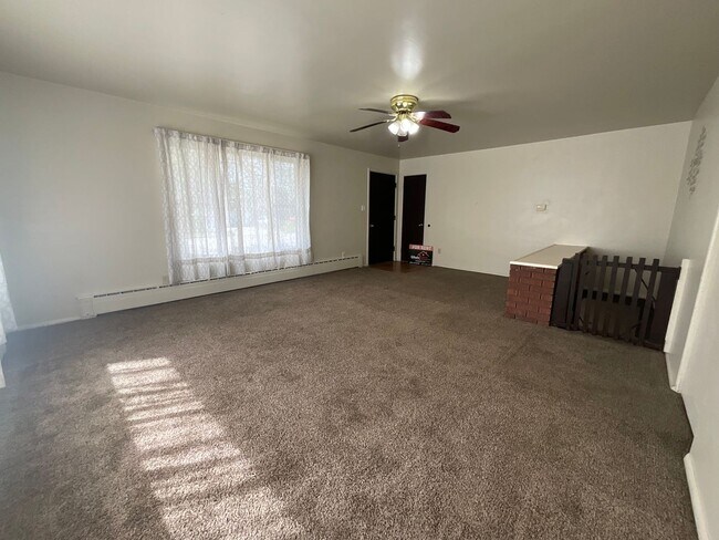 Building Photo - 484 38th St