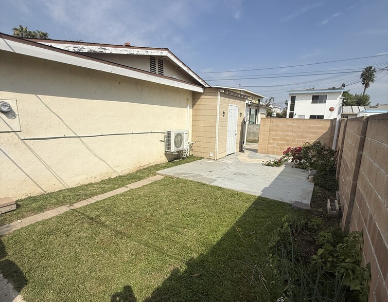 Building Photo - 503 W Linda Vista Ave