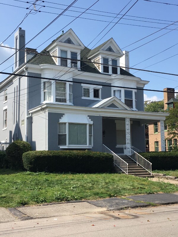 Building Photo - 210 East End Ave