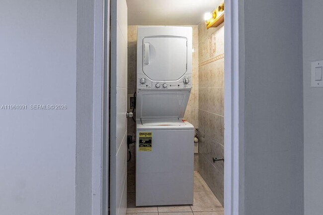 Building Photo - 5401 Collins Ave