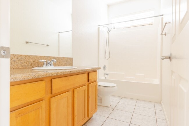 Building Photo - Stunning 4-Bedroom Home for Rent in Brawley!