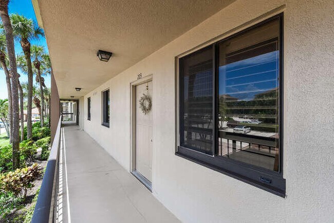 Building Photo - 2301 Marina Isle Way