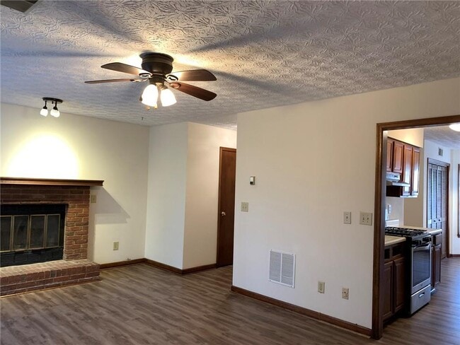Building Photo - 1107 Booth Ct SW