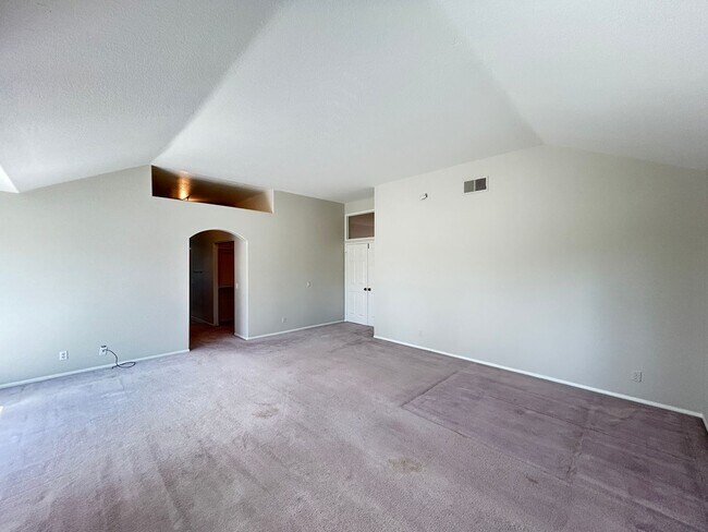 Building Photo - 8132 E Hillsdale Dr