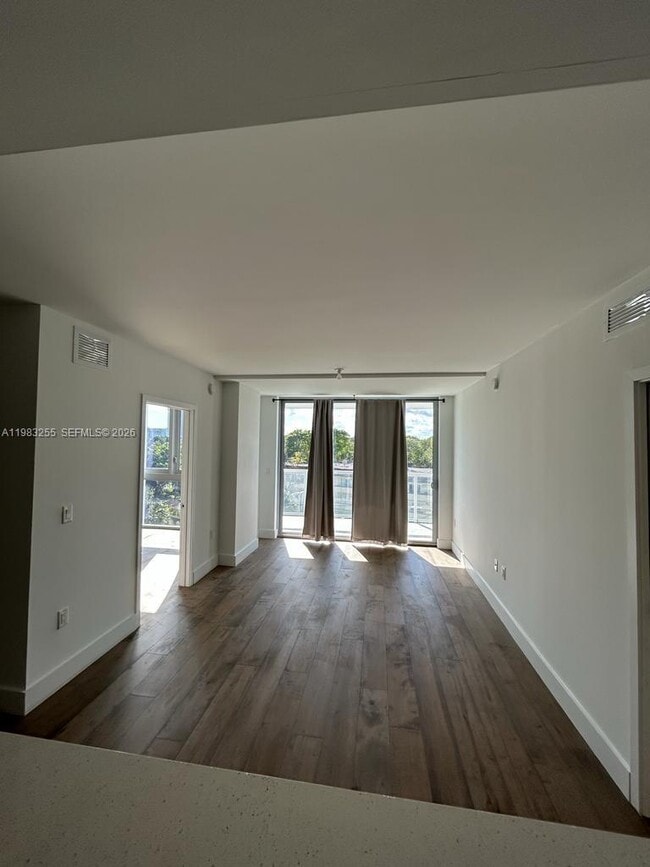 Building Photo - 13800 Highland Dr