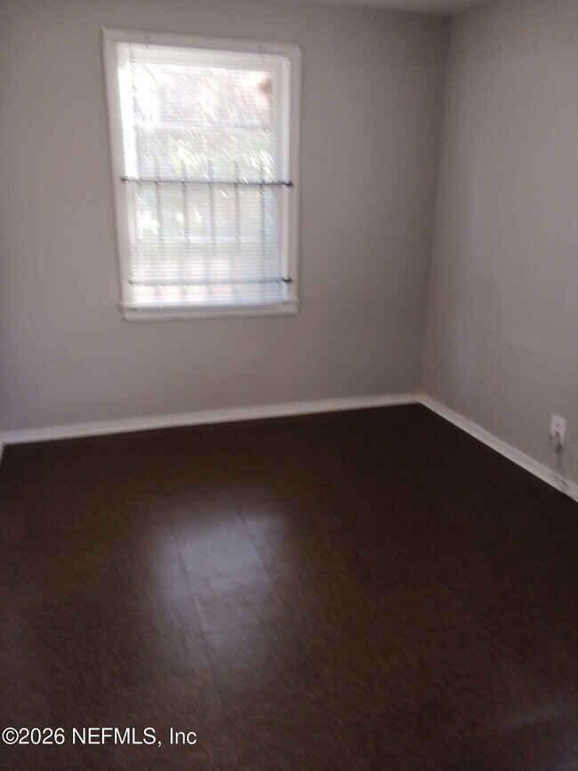 Building Photo - 1358 W 23rd St