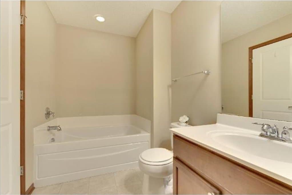 Building Photo - 16709 50th Ct N