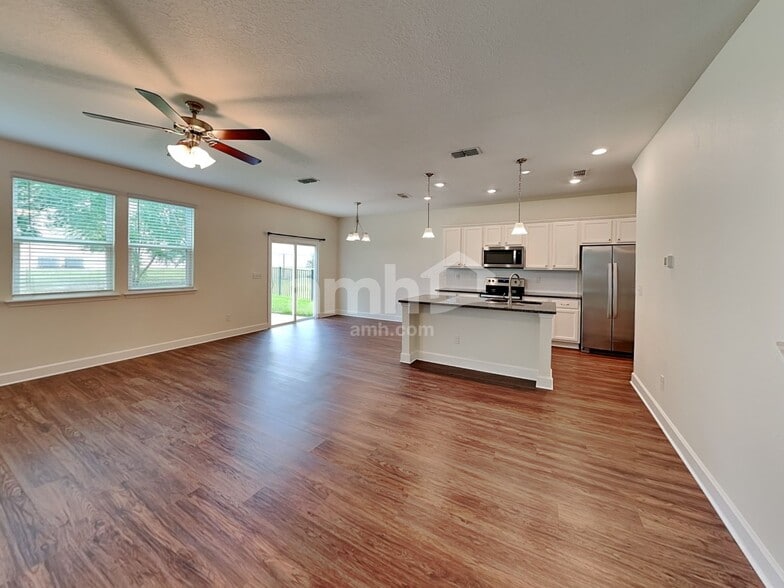 Building Photo - 8577 Highfield Ave