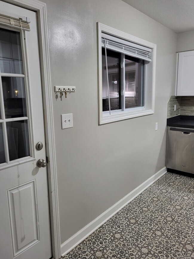 Kitchen side door - 337 Kenwood Avenue