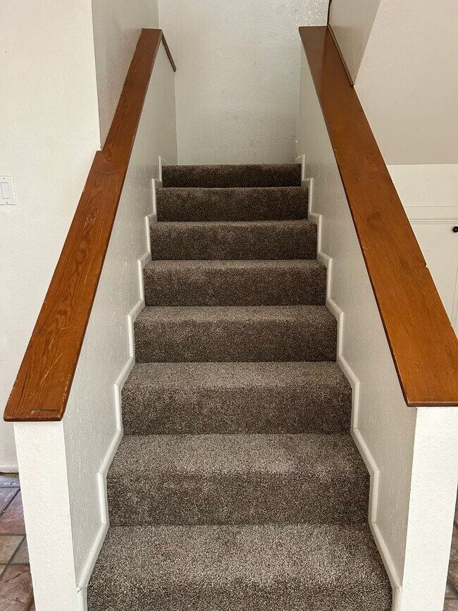 Building Photo - Two Story Townhouse in Esmond Estates