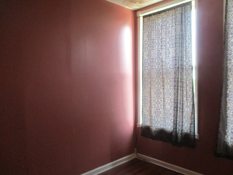 Building Photo - 43 E Main St