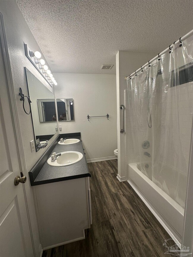 Building Photo - 808 Wickwood Cir