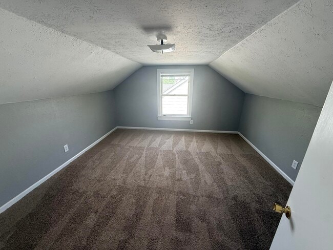 Building Photo - 1107 Highland Park Dr