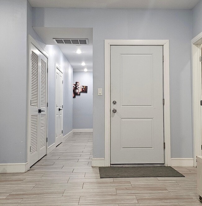 Building Photo - 251 Manhattan Ave