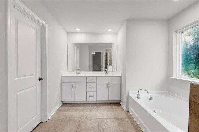 Building Photo - 334 Wells Cir
