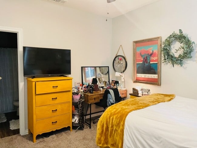 Building Photo - 7001 Canter Ct