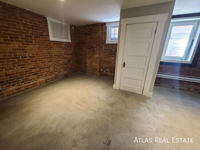 Building Photo - 1066 N Clarkson St