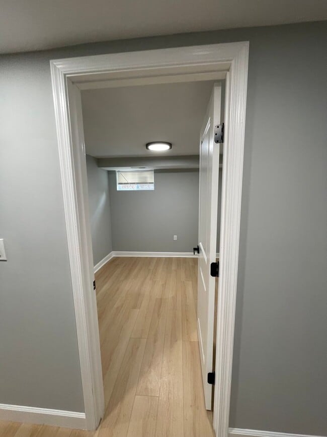 Building Photo - Private Bedroom in Congress Heights!