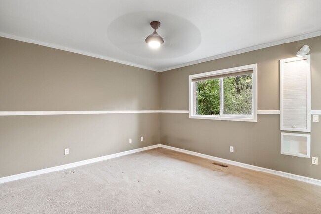 Building Photo - Spacious 5 Bed 3 Bath Home north Spokane with tons to offer