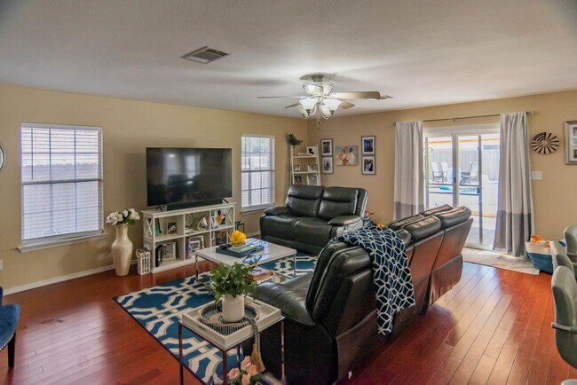 Building Photo - 1117 Del Roy Dr