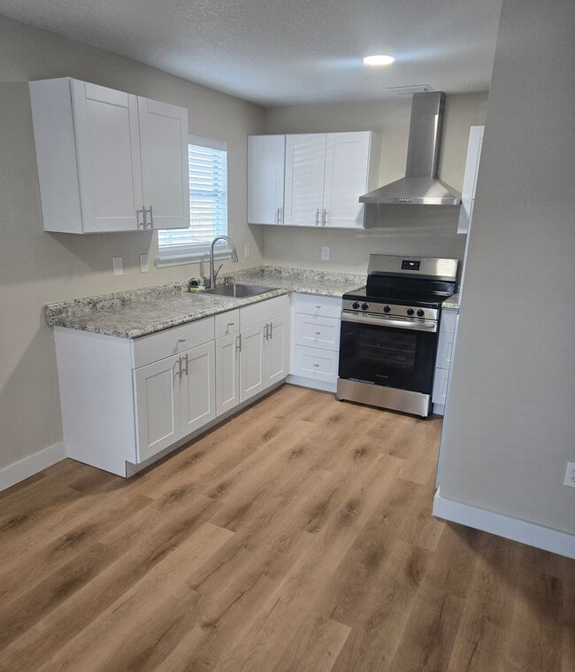 Building Photo - Charming and Newly Renovated 3BR 2BA Home in Jacksonville