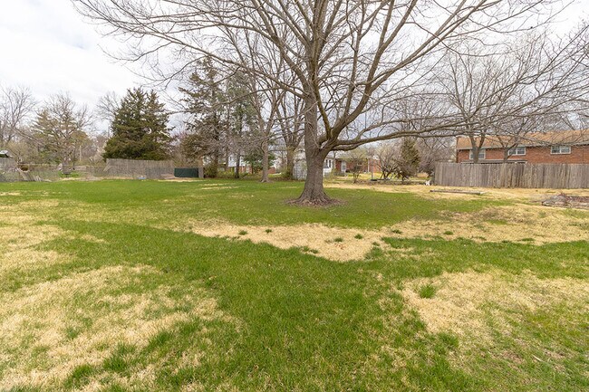 Building Photo - 306 W Briarwood Ln