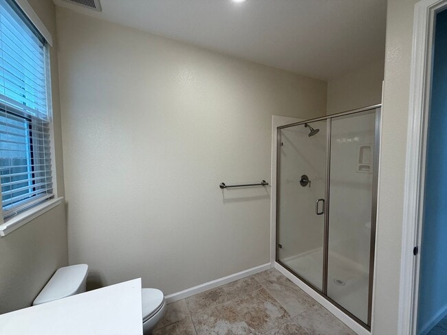 Building Photo - 2021 built two story in Oakdale!