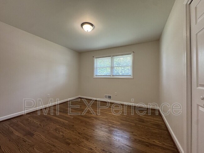 Building Photo - 6405 Roberts Dr