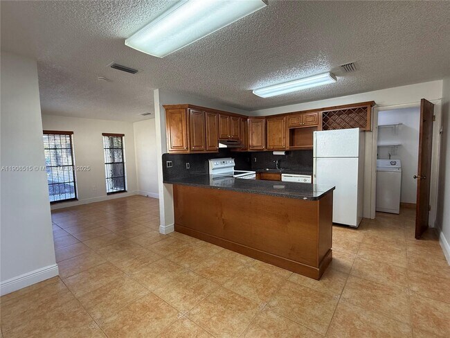 Building Photo - 1048 NW 32nd Pl