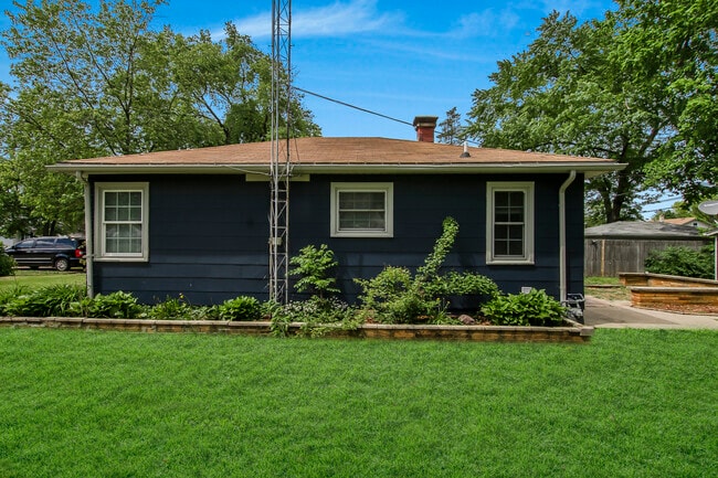 Building Photo - 130 S Park Rd