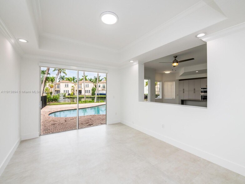 Building Photo - 20729 NE 32nd Ave